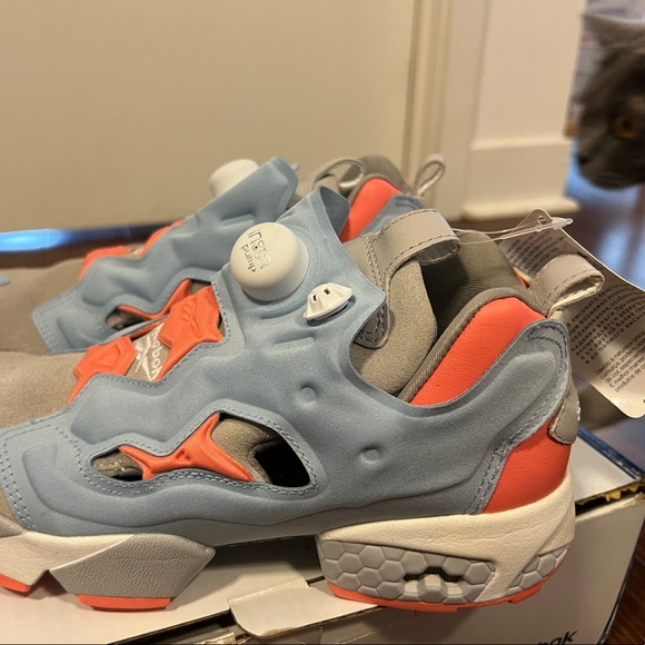 Brand new customized Reebok sneaker. Size5 - Picture 6 of 8